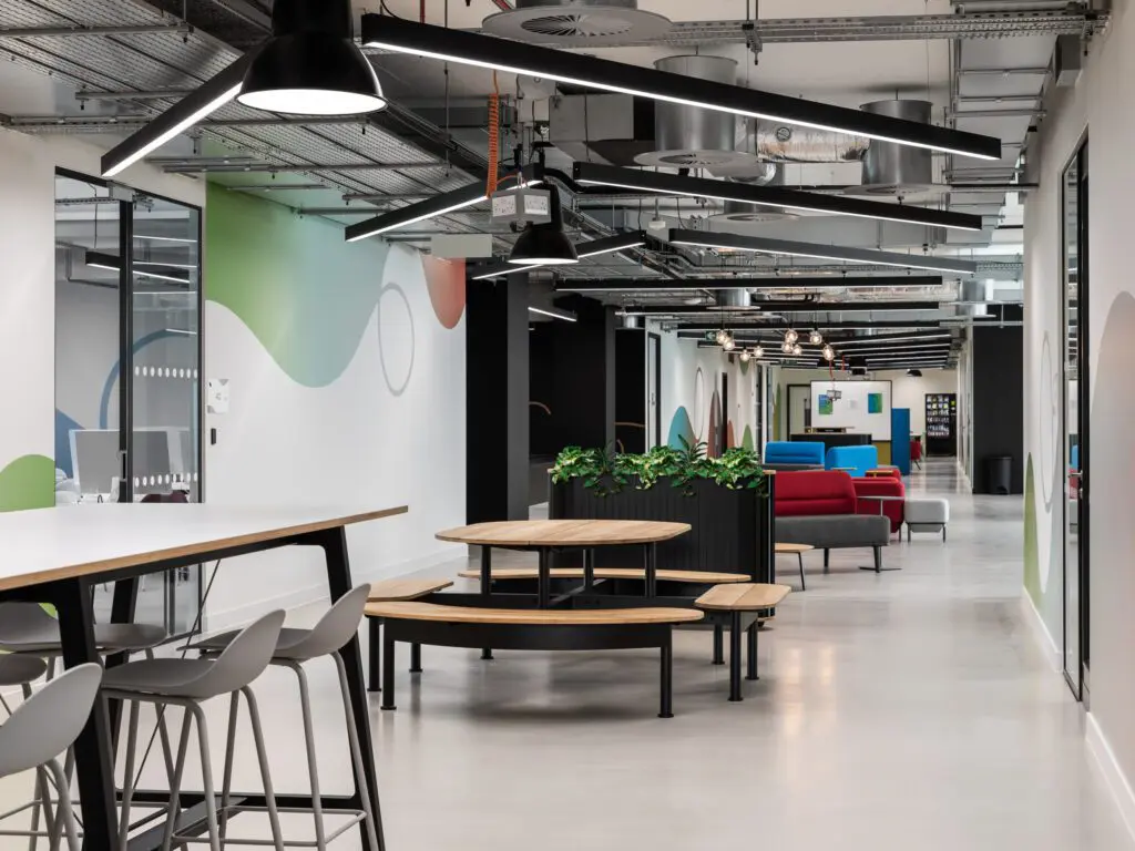 Higher education lighting design for contemporary arts