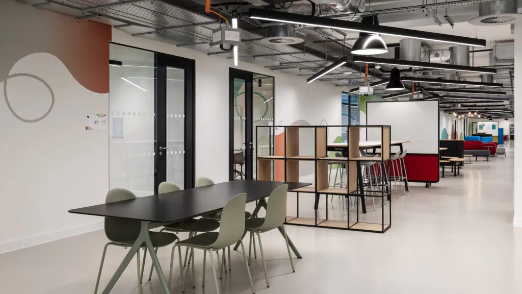 Higher education lighting design for contemporary arts