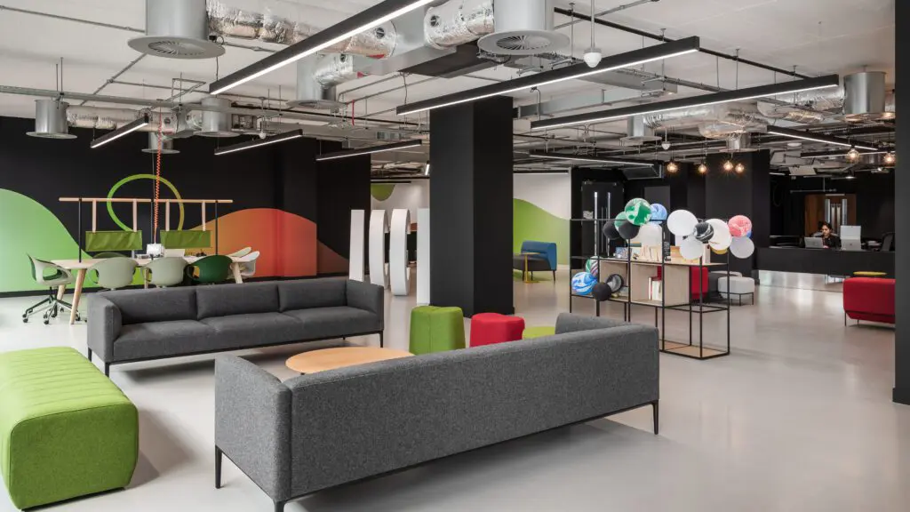 Higher education lighting design for contemporary arts